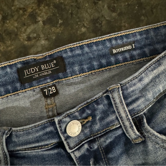 Judy Blue boyfriend distressed jeans style# JB82217MD 7/28 - Picture 4 of 8